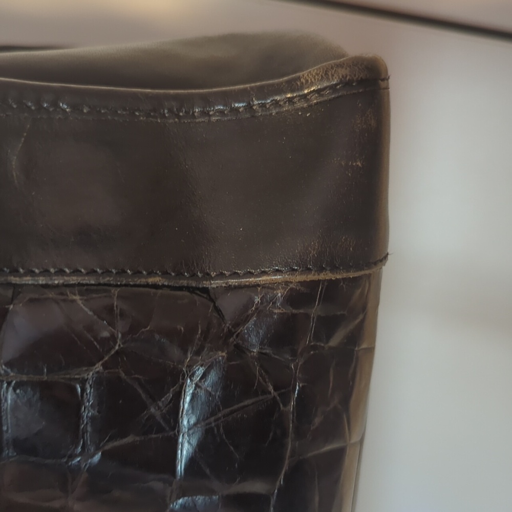 Vintage Brahmin Black Leather Crocodile-Embossed Handbag With Strap - Picture 11 of 11